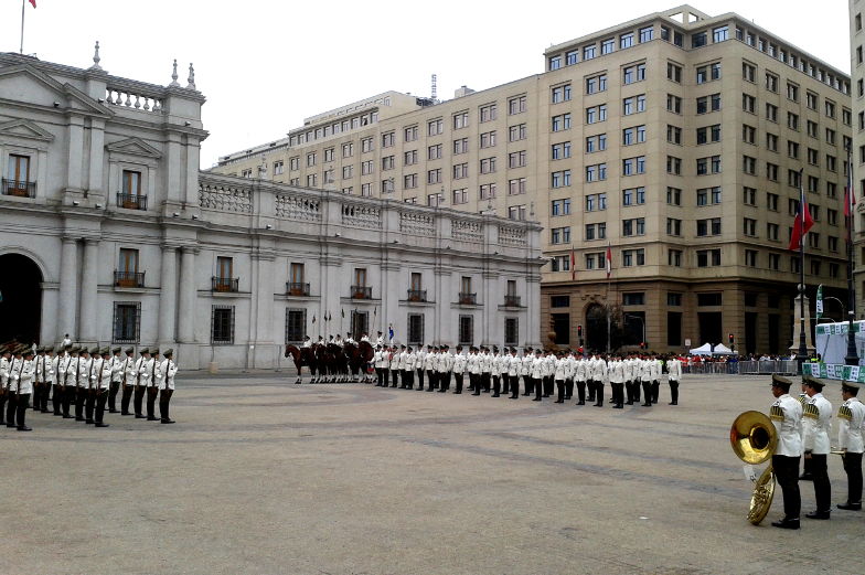 Insider-Tipp die Wachablösung vor dem Präsidentenpalast Santiago de Chile