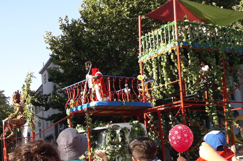 Auch der Weihnachtsmann ist bei der Weihnachtsparade in Santiago de Chile dabei